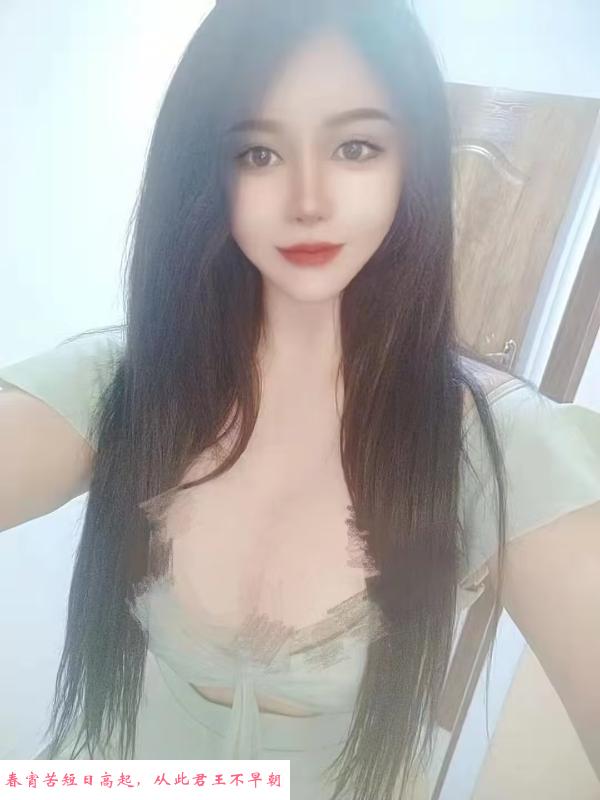 床上很骚的美女 第2张