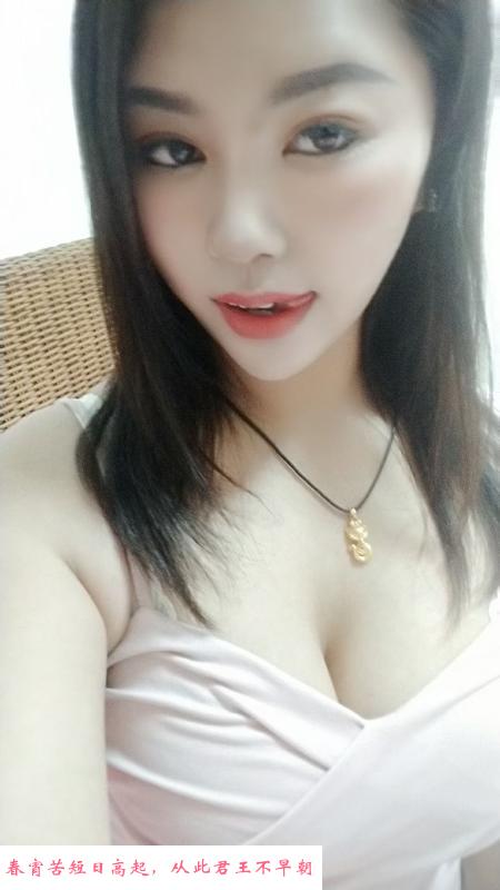 颜值挺高的翘臀丽姐 第2张