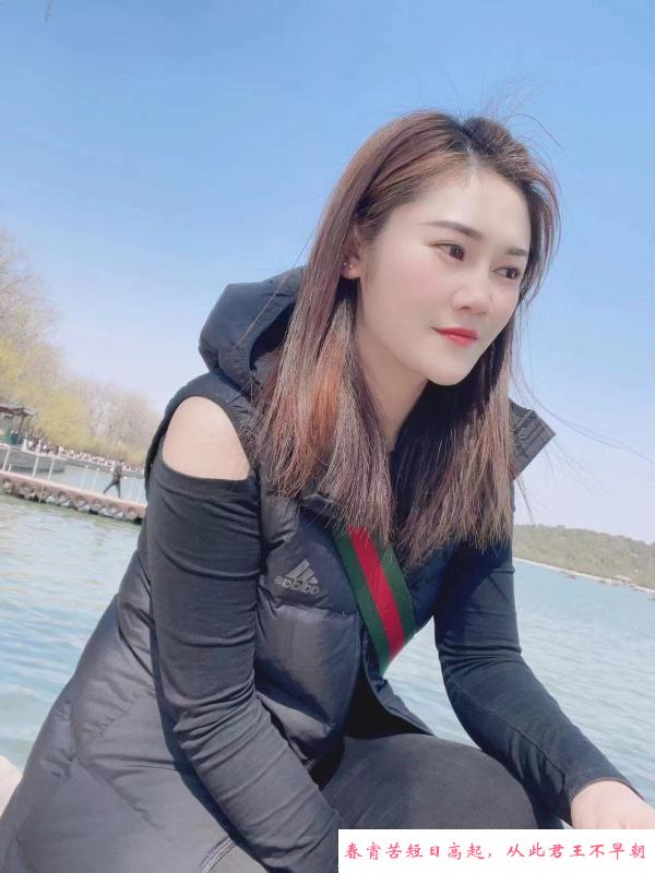 胸形很好看的小姐姐 第2张