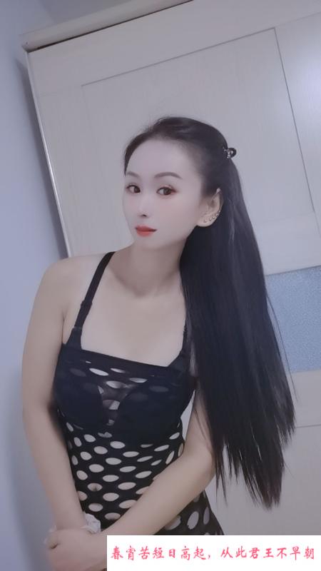 腰细屁股大的小骚货 第1张