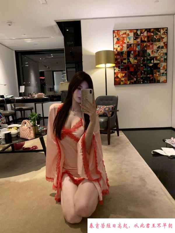 高颜值蜜桃臀思思 第3张