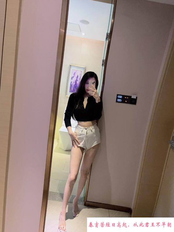肤白撩人颜值老师 第1张