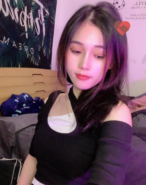 小甜甜人称水多多身材超棒 第2张