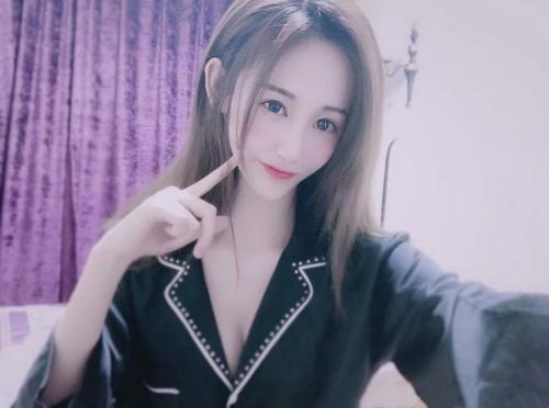 身材性感艳丽迷人的蓉儿美女,穴嫩水多胸大 第1张