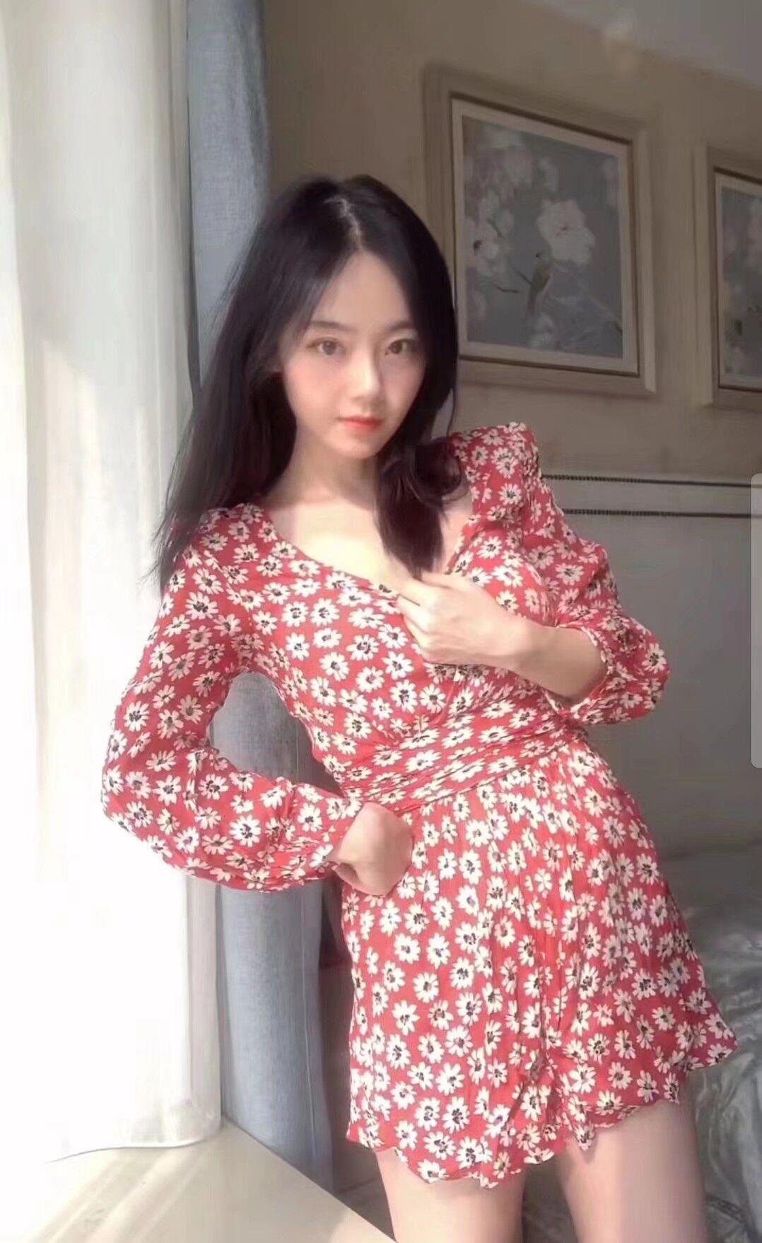 福田小甜:S型标准身材,人美波大服务系 第1张