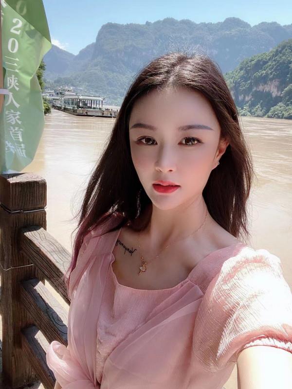 新街口高挑妹子 第1张