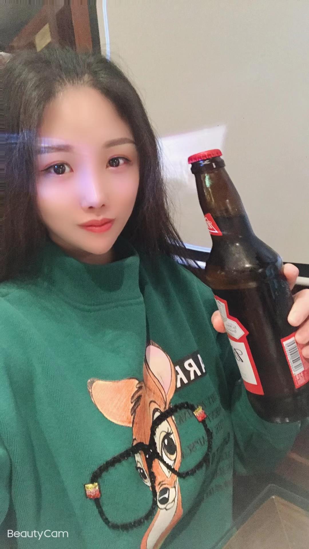 高挑火辣的小姐姐 第2张