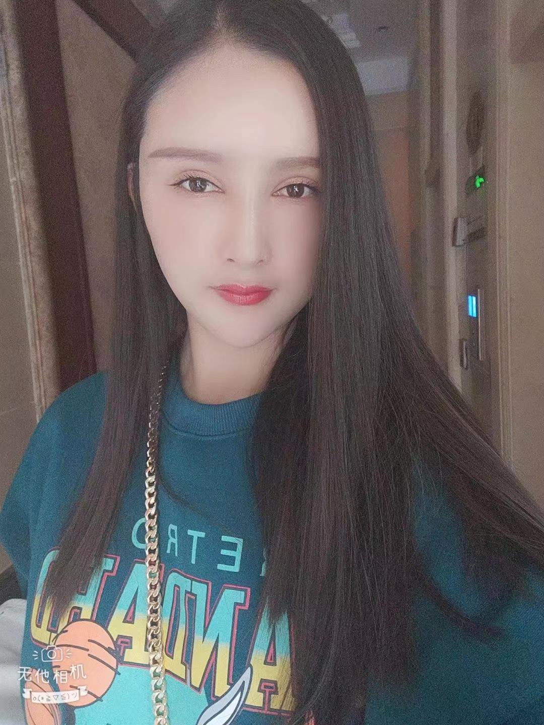 凤楼兼职-美骚妇─枚 第1张