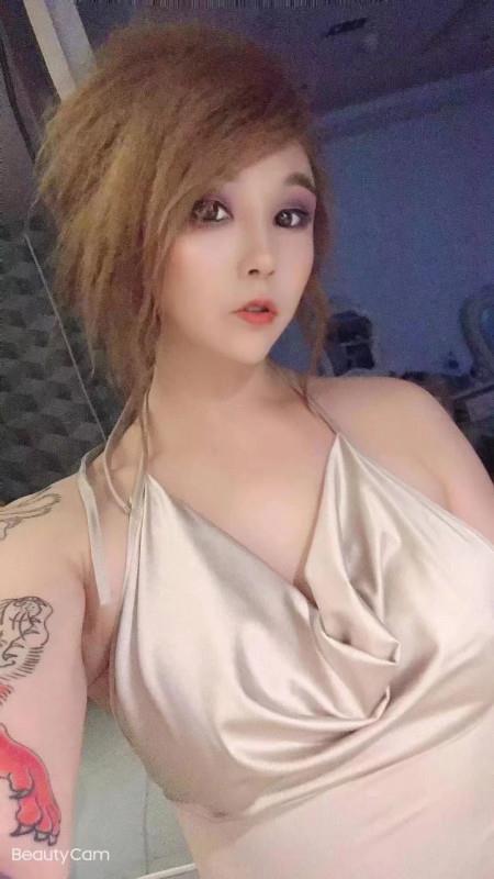 花臂大奶骚女 第3张