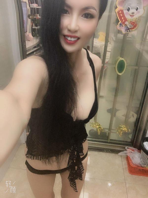 丝袜风情妖媚人妻 第1张