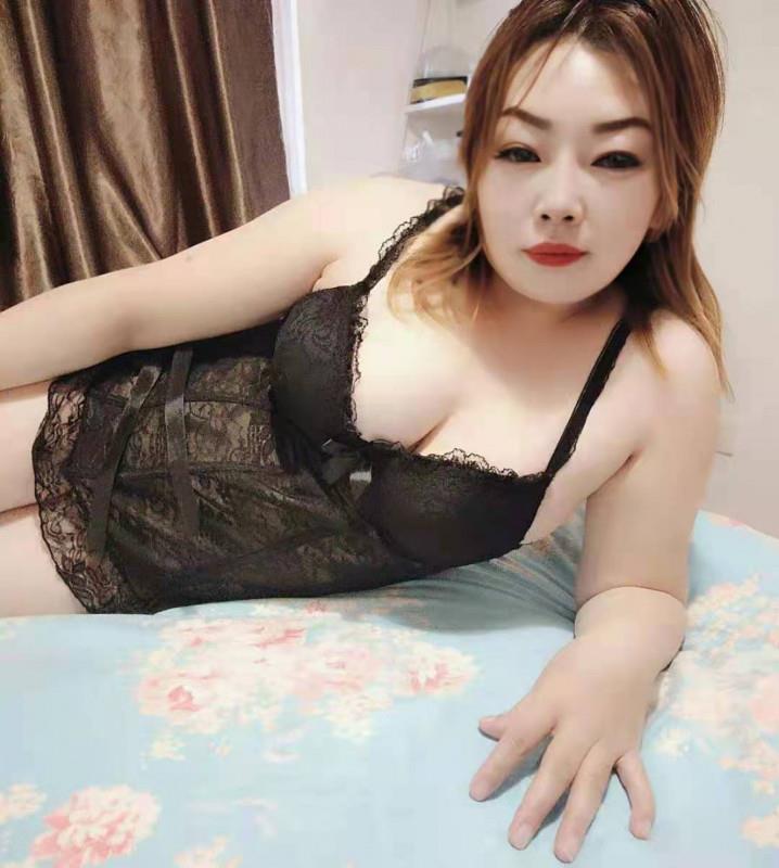 主动热情骚气十足的熟女 第2张