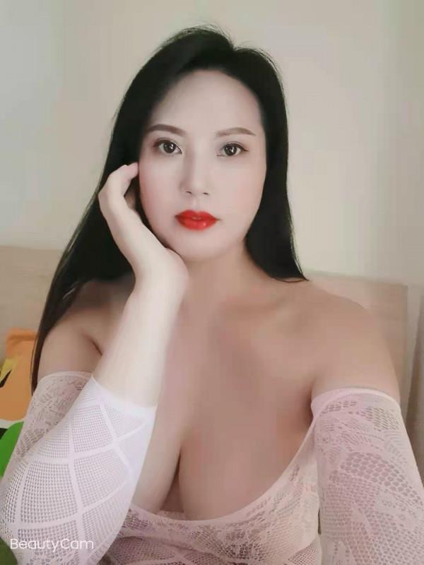 燕塘地铁口美女姐姐 第2张