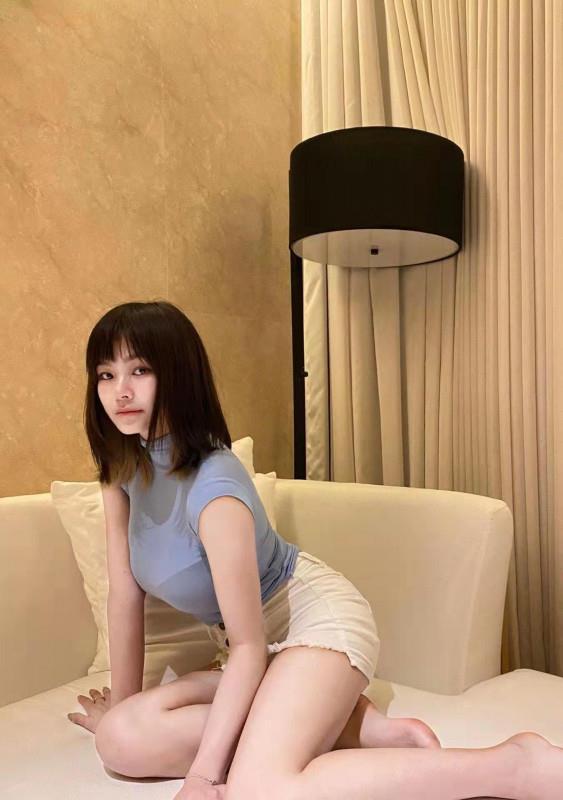 普陀的一个短发妹子 第1张