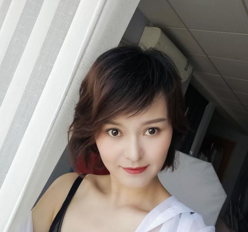 河北区短发少妇 第1张