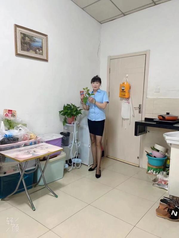 潮喷熟女 第1张