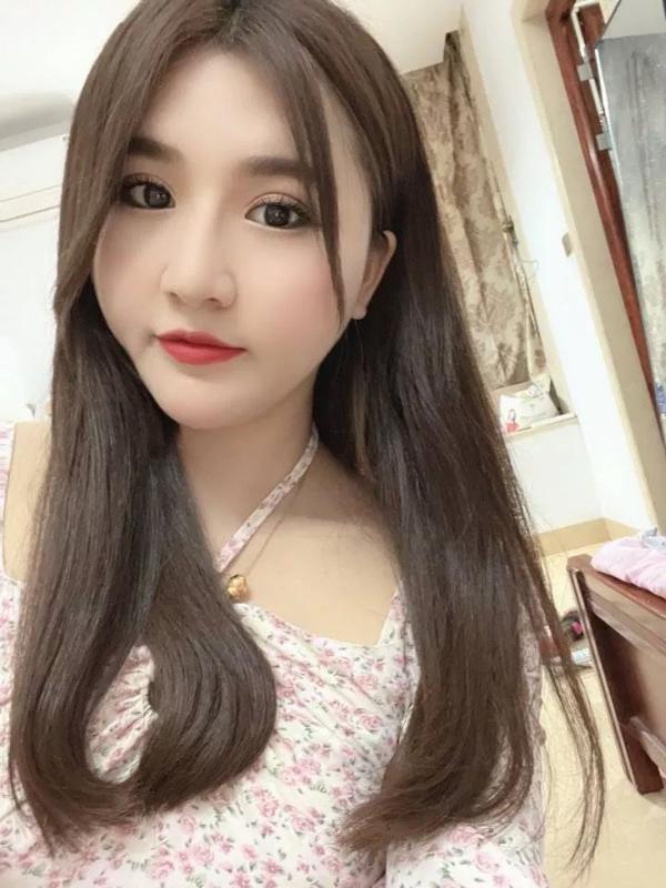 江岸年轻妹妹 第2张