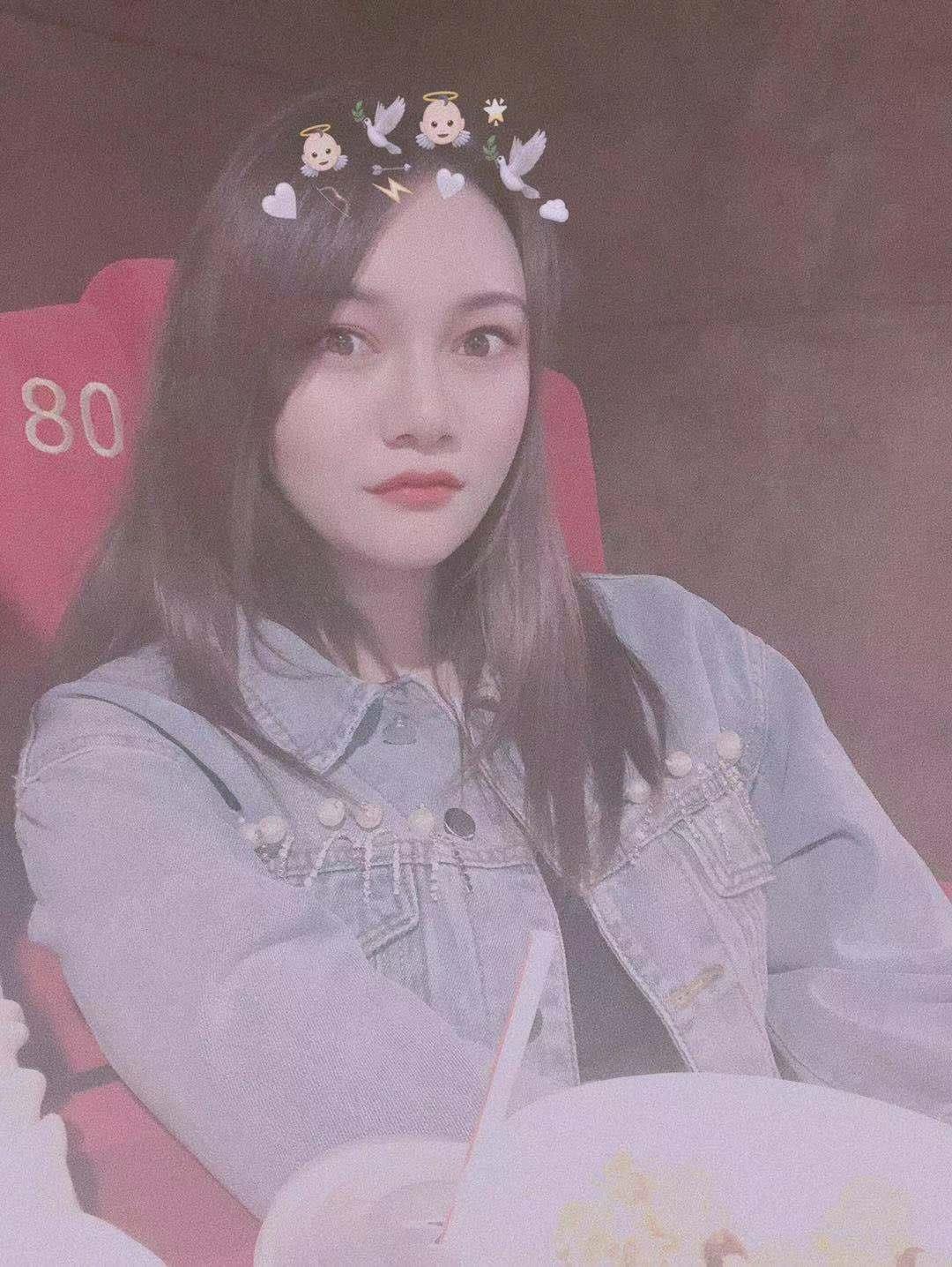 风骚大胸妹子 第2张