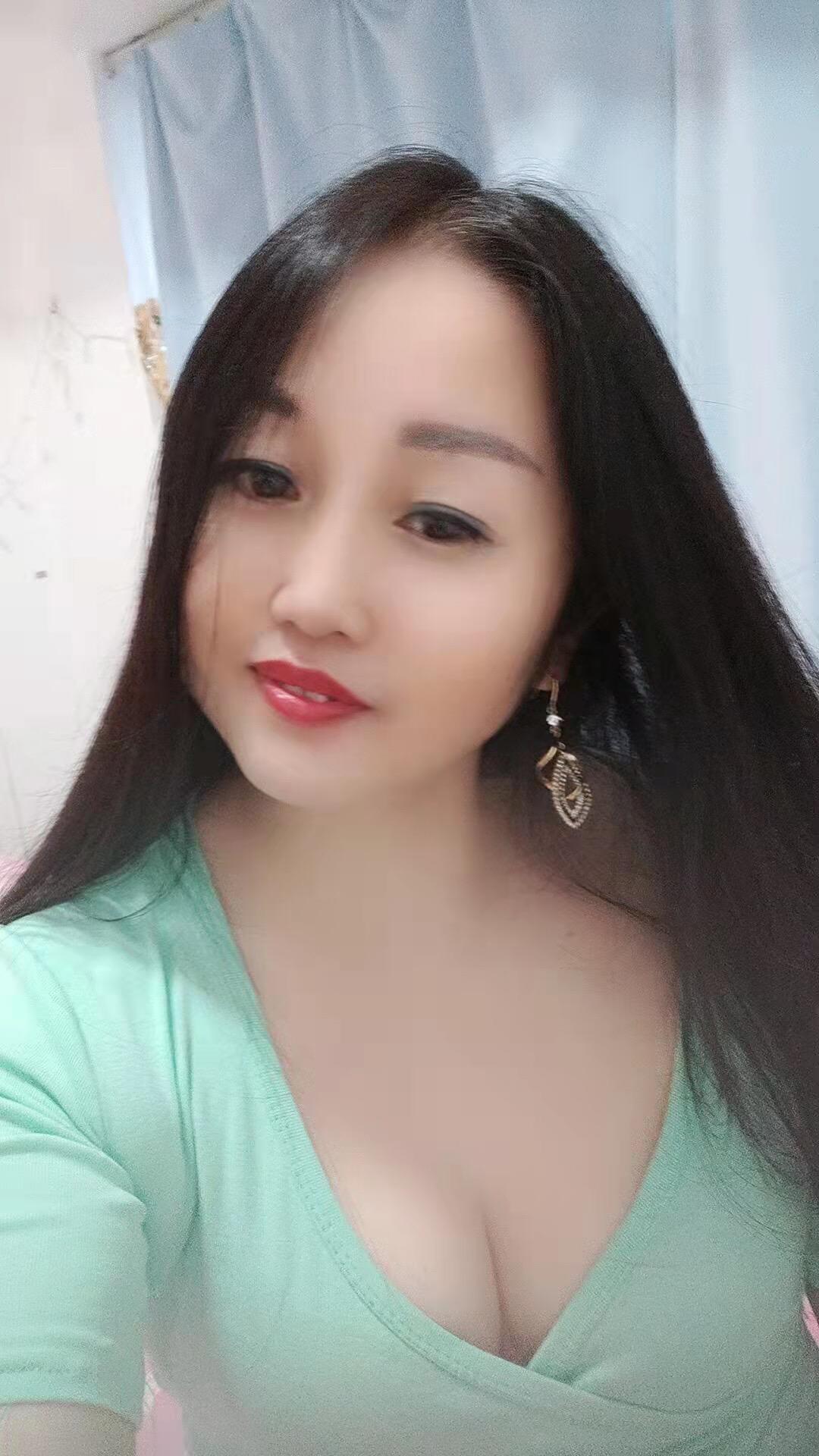 大奶骚少妇，后入舒服肉肉的 第2张