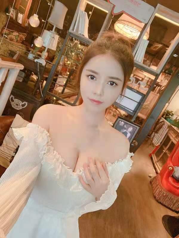 自广东的大波嫩妹,外表淑女上床很会发浪,后入爽度爆炸 第3张