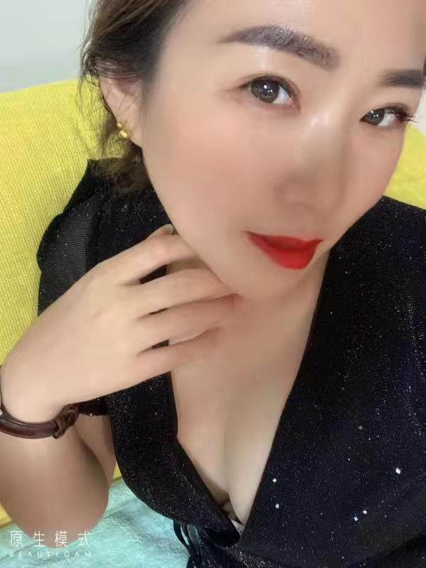 良家小少妇刚下水,颜值身材都靓,脾气温柔乐于献身体 第2张